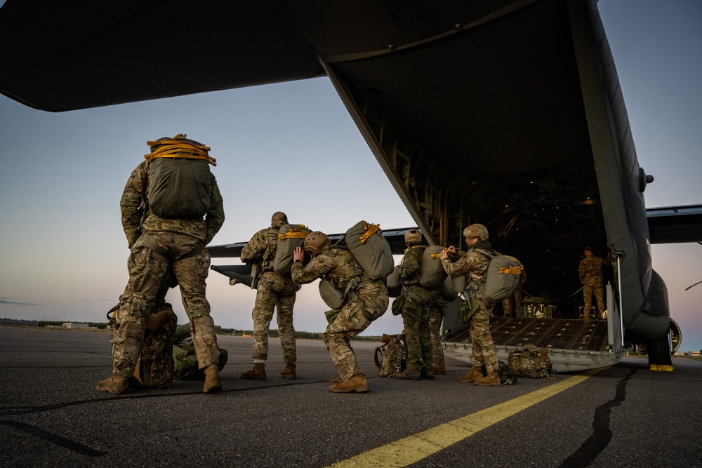 352d Special Operations Wing and Finnish Utti Jaeger Regiment strengthen High North Alliance during Exercise Florin Fossil