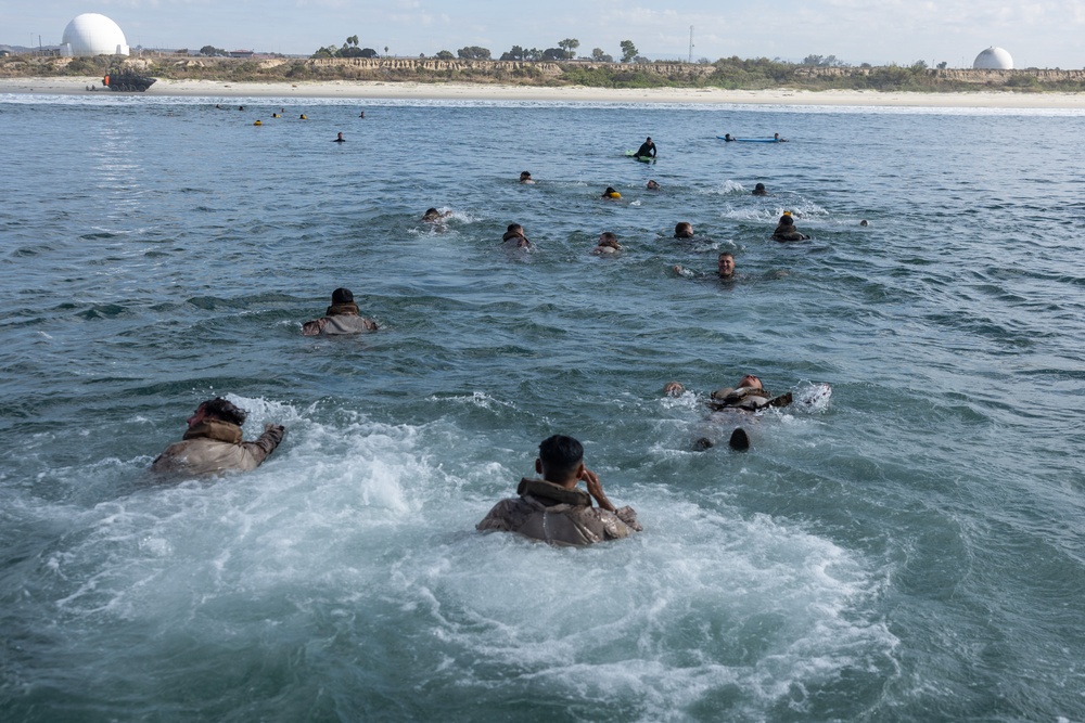 2nd Bn., 4th Marines, 3rd AA Bn conduct surf qualification