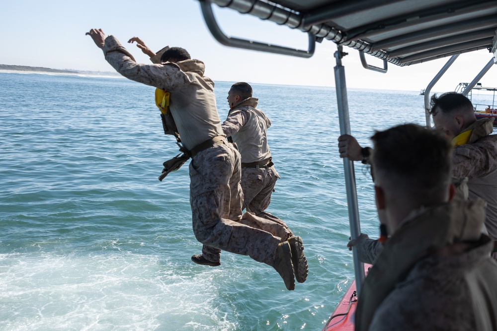 2nd Bn., 4th Marines, 3rd AA Bn conduct surf qualification