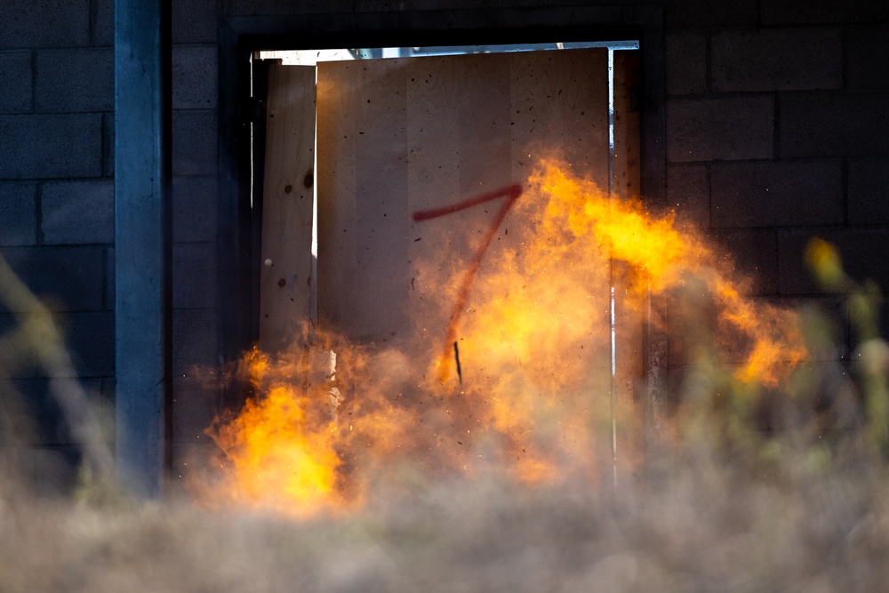 11th MEU Marines conduct explosive breaching drills
