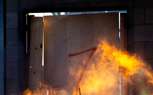 11th MEU Marines conduct explosive breaching drills