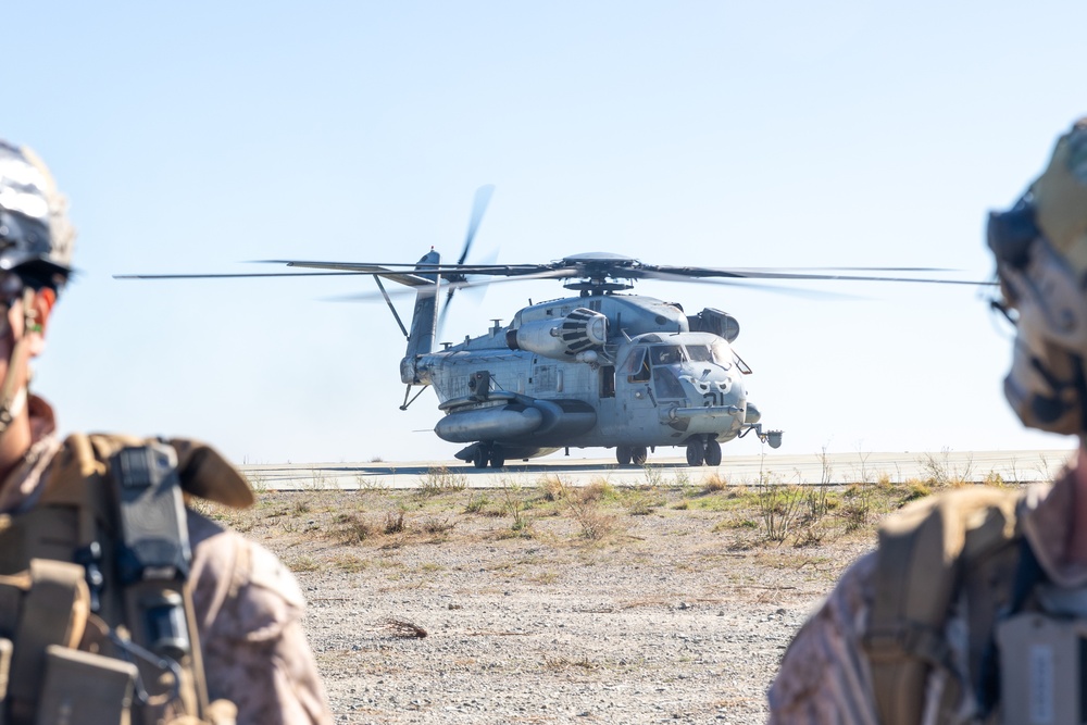 11th MEU Marines conduct Vertical Assault Raid Course