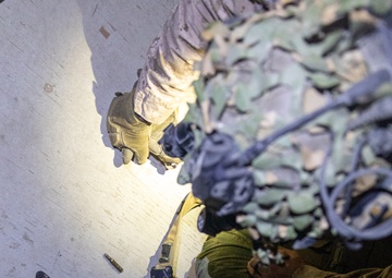 11th MEU Marines conduct Vertical Assault Raid Course