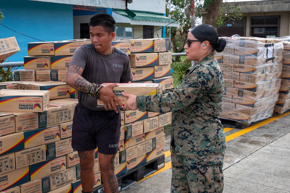 MRF-SEA, 3d MEB, 1st MAW and 374th Operations Group Support Delivery of Family Food Packs in The Philippines During Foreign Disaster Relief Operations
