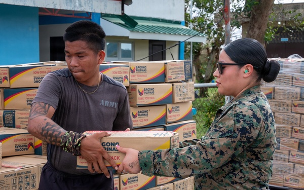 MRF-SEA, 3d MEB, 1st MAW and 374th Operations Group Support Delivery of Family Food Packs in The Philippines During Foreign Disaster Relief Operations