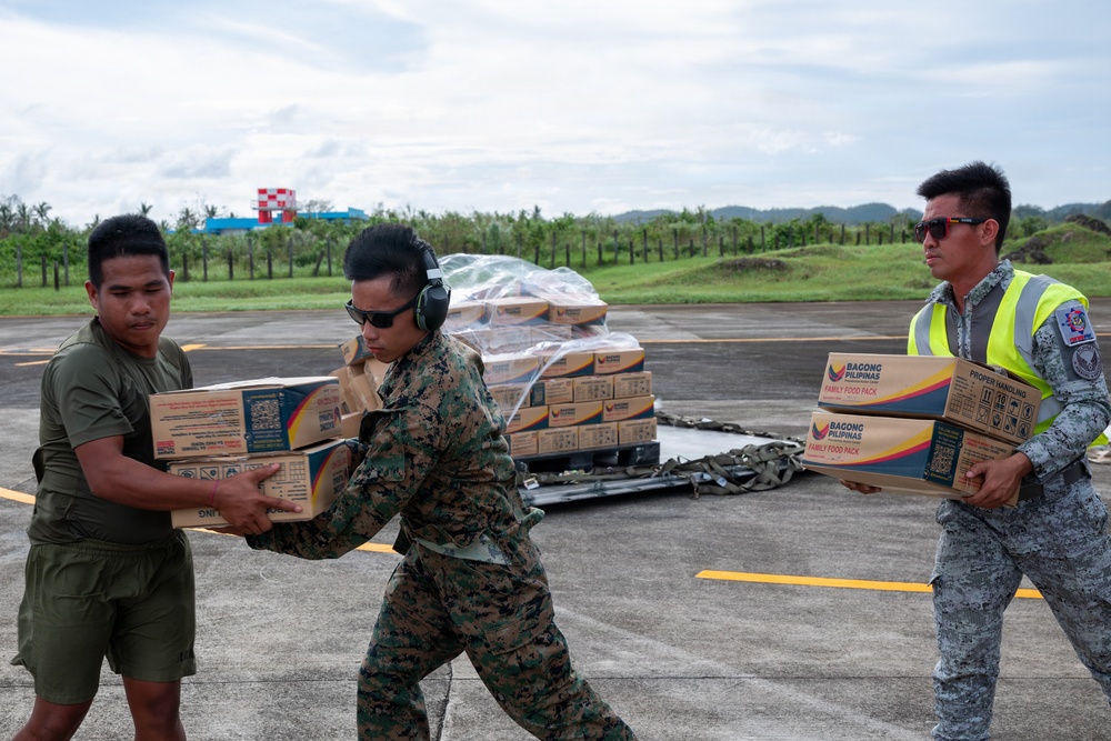 MRF-SEA, 3d MEB, 1st MAW and 374th Operations Group Support Delivery of Family Food Packs in The Philippines During Foreign Disaster Relief Operations