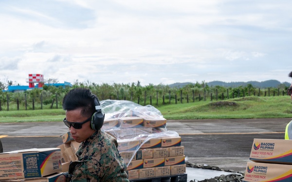 MRF-SEA, 3d MEB, 1st MAW and 374th Operations Group Support Delivery of Family Food Packs in The Philippines During Foreign Disaster Relief Operations