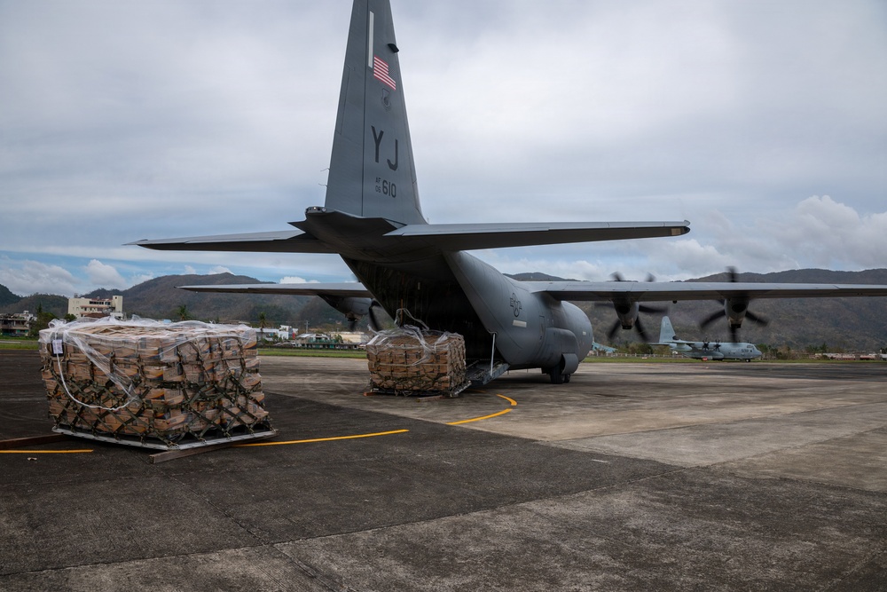 MRF-SEA, 3d MEB, 1st MAW and 374th Operations Group Support Delivery of Family Food Packs in The Philippines During Foreign Disaster Relief Operations