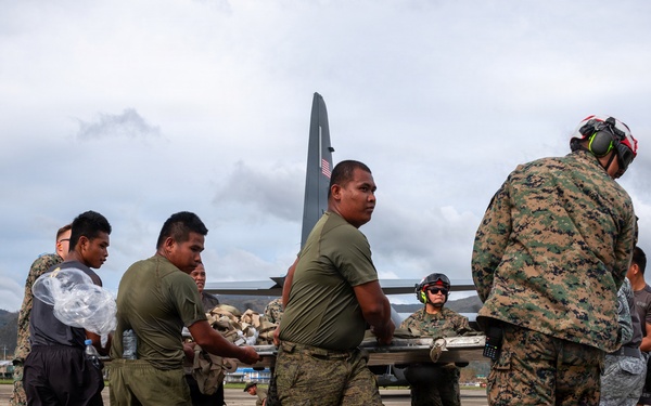 MRF-SEA, 3d MEB, 1st MAW and 374th Operations Group Support Delivery of Family Food Packs in The Philippines During Foreign Disaster Relief Operations