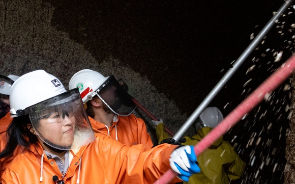 Barnacle Scrapers Clear Way for Safe Salmon Passage