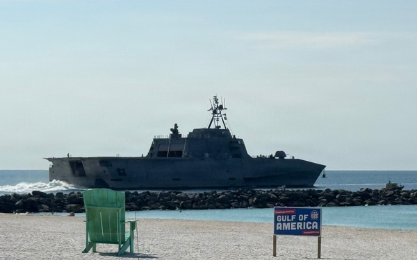 USS Pierre Departs Panama City After Commissioning