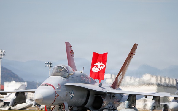 VMFA-232 and MALS-12 off-load live ordnance at MCAS Iwakuni