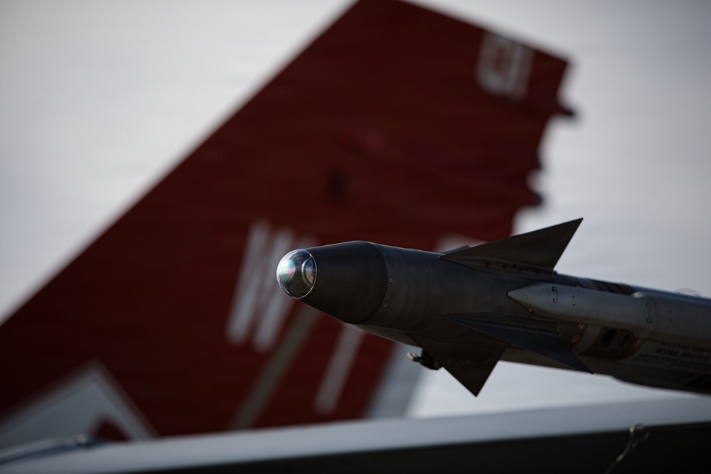 VMFA-232 and MALS-12 off-load live ordnance at MCAS Iwakuni