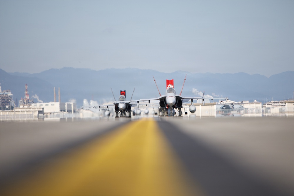 VMFA-232 and MALS-12 off-load live ordnance at MCAS Iwakuni