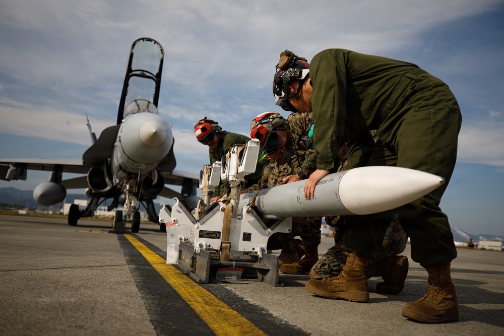 VMFA-232 and MALS-12 off-load live ordnance at MCAS Iwakuni