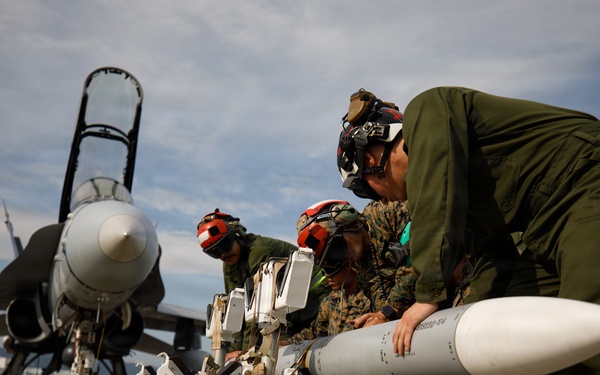 VMFA-232 and MALS-12 off-load live ordnance at MCAS Iwakuni