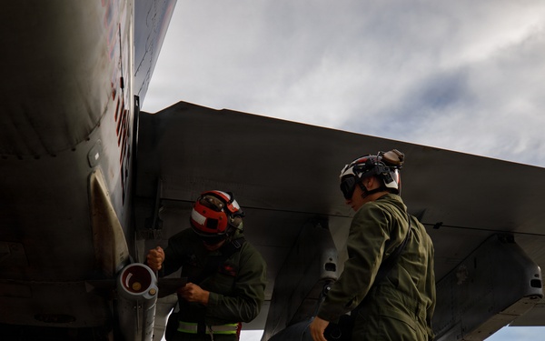 VMFA-232 and MALS-12 off-load live ordnance at MCAS Iwakuni