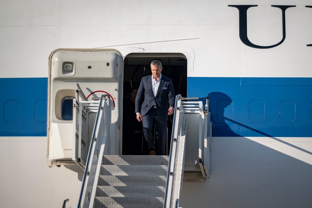 SECWAR arrives at Osan for SCM