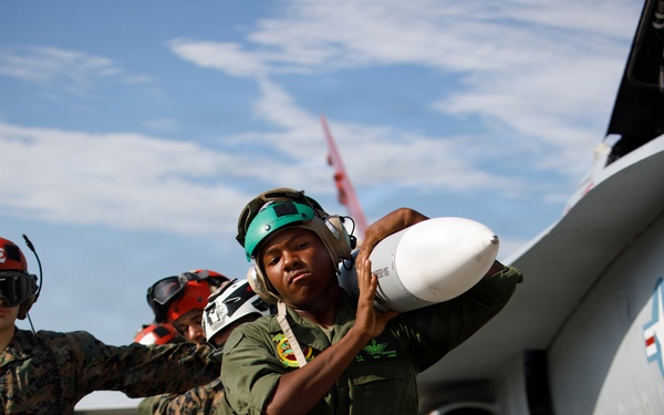 VMFA-232 and MALS-12 off-load live ordnance at MCAS Iwakuni