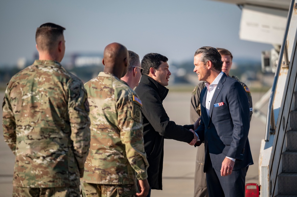 SECWAR arrives at Osan for SCM