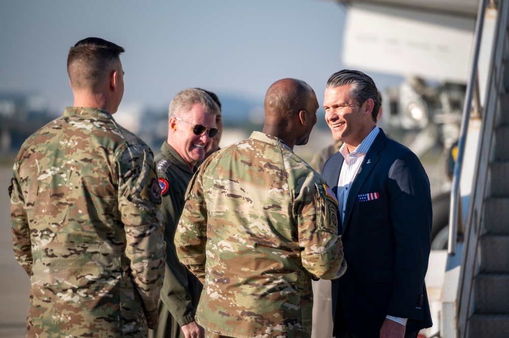 SECWAR arrives at Osan for SCM