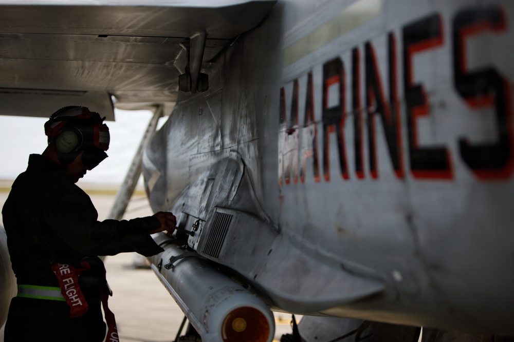 VMFA-232 and MALS-12 off-load live ordnance at MCAS Iwakuni