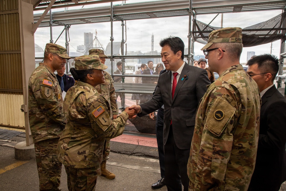 Hon. Kihara tours Yokohama North Dock