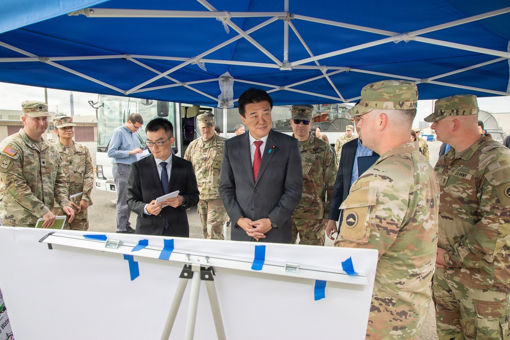 Hon. Kihara tours Yokohama North Dock