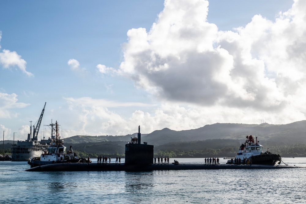USS Jefferson City (SSN 759) arrives at Naval Base Guam