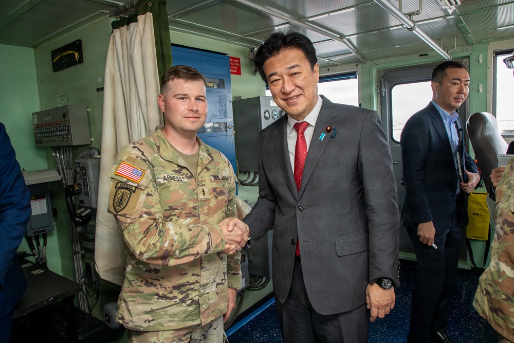 Hon. Kihara tours Yokohama North Dock