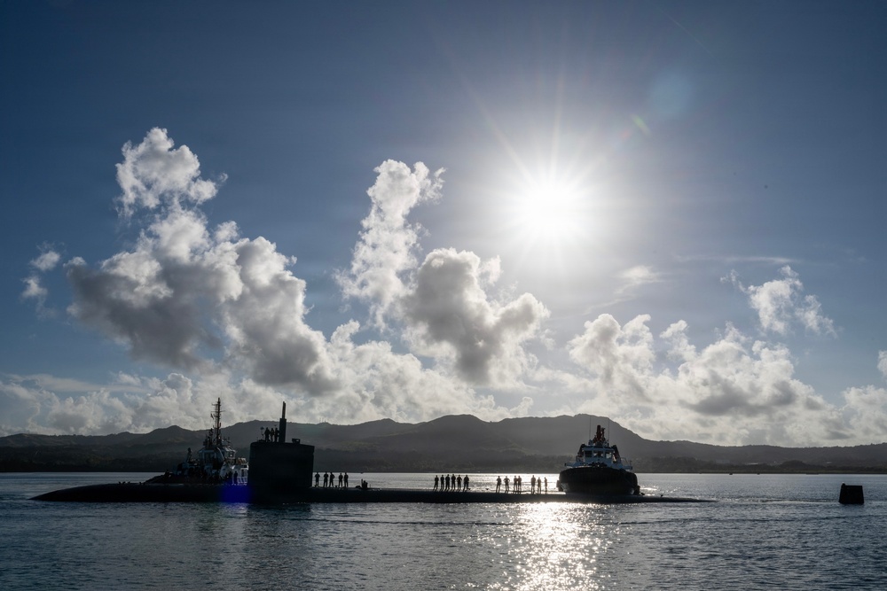 USS Jefferson City (SSN 759) arrives at Naval Base Guam