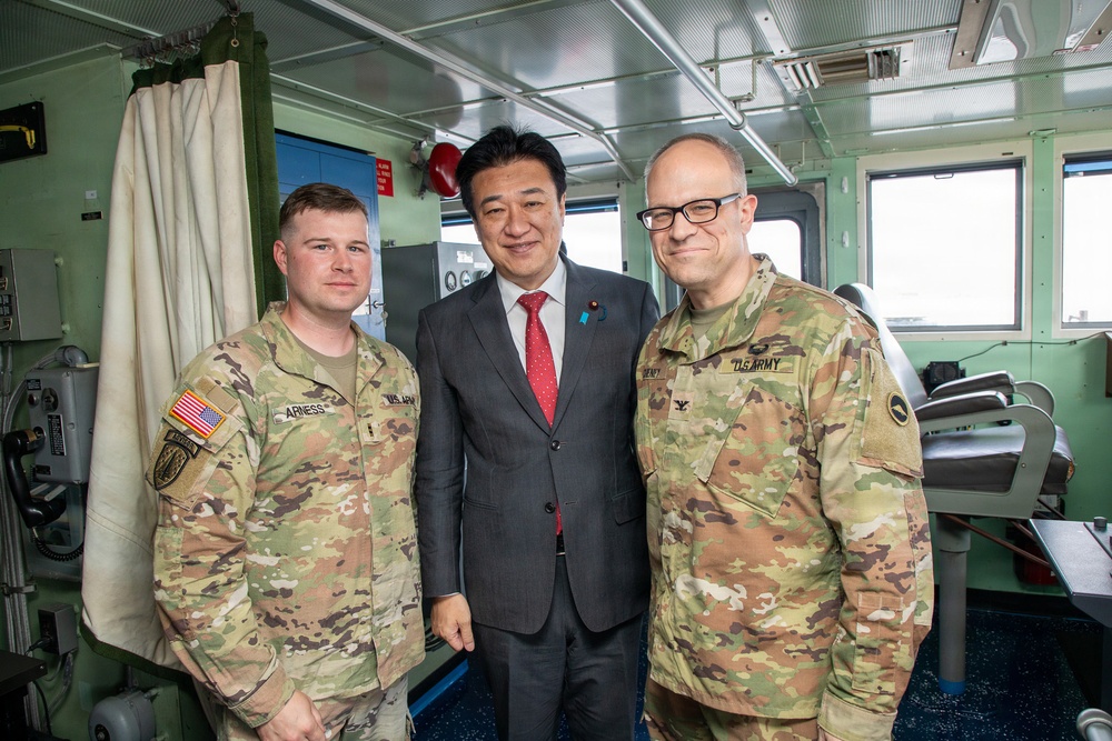 Hon. Kihara tours Yokohama North Dock
