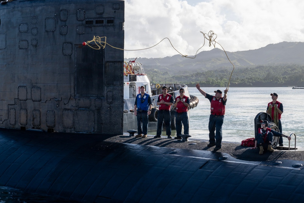 USS Jefferson City (SSN 759) arrives at Naval Base Guam