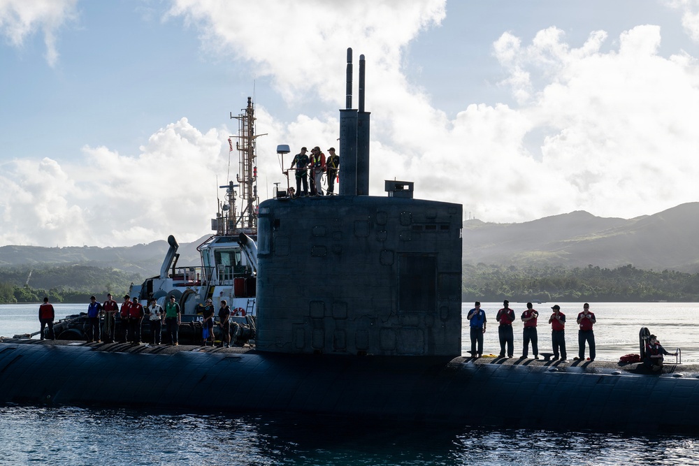 USS Jefferson City (SSN 759) arrives at Naval Base Guam
