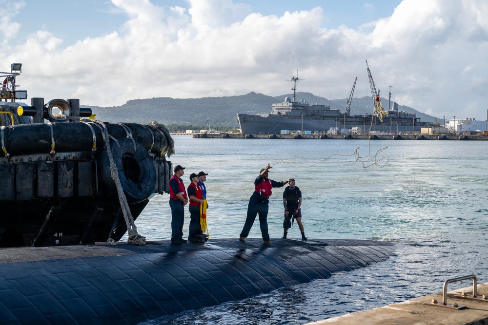USS Jefferson City (SSN 759) arrives at Naval Base Guam