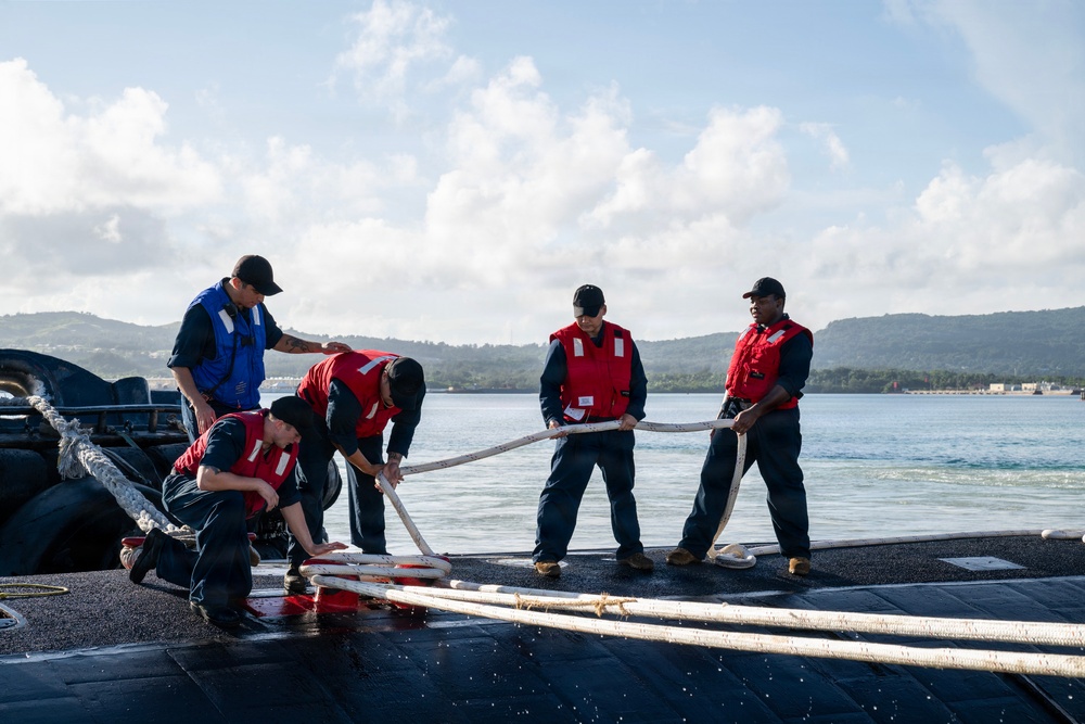 USS Jefferson City (SSN 759) arrives at Naval Base Guam