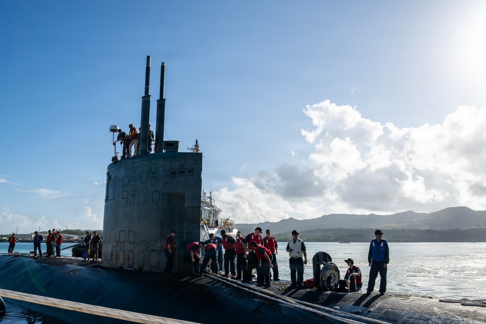USS Jefferson City (SSN 759) arrives at Naval Base Guam