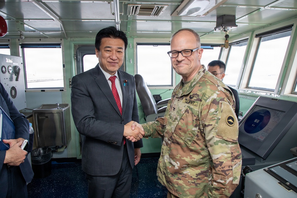 Hon. Kihara tours Yokohama North Dock