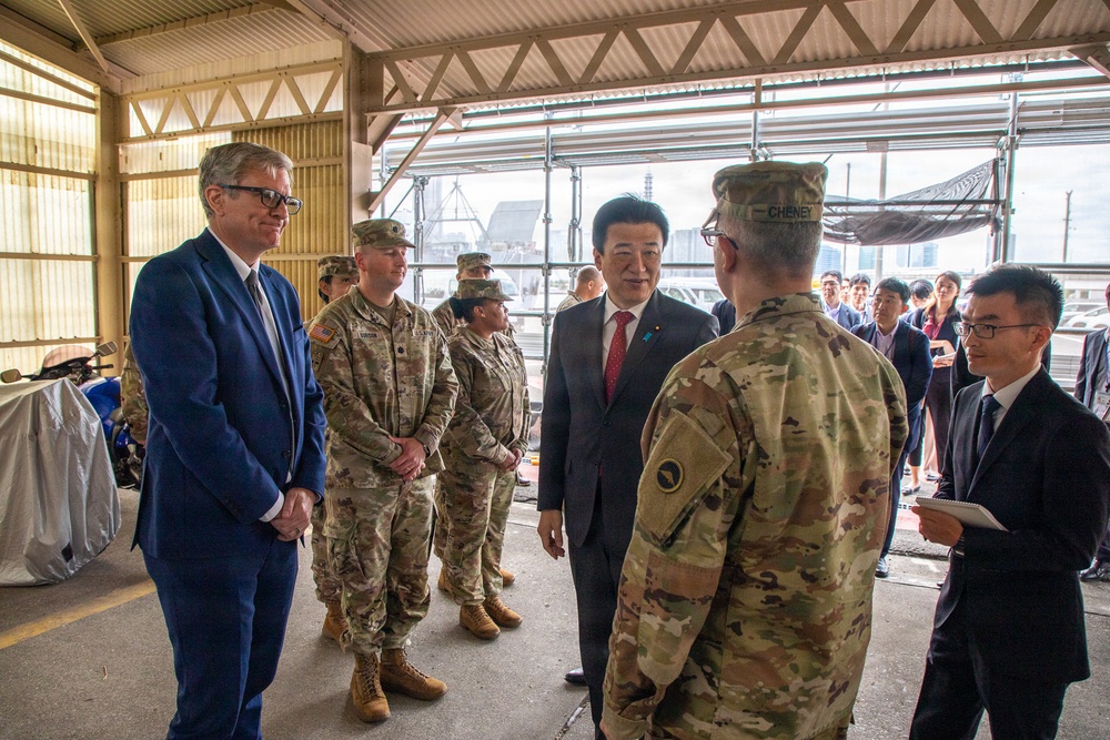 Hon. Kihara tours Yokohama North Dock