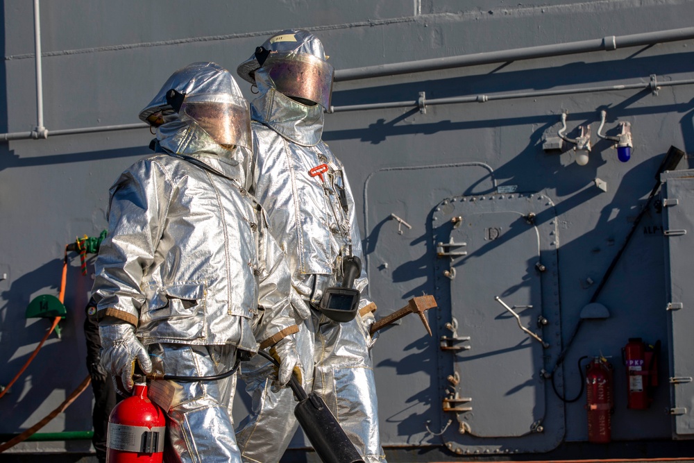 USS Kearsarge Conducts Flight Deck Drill