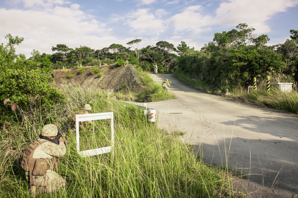 7th Communication Battalion Marines sharpen combat and communications skills at Jungle Warfare Training Center