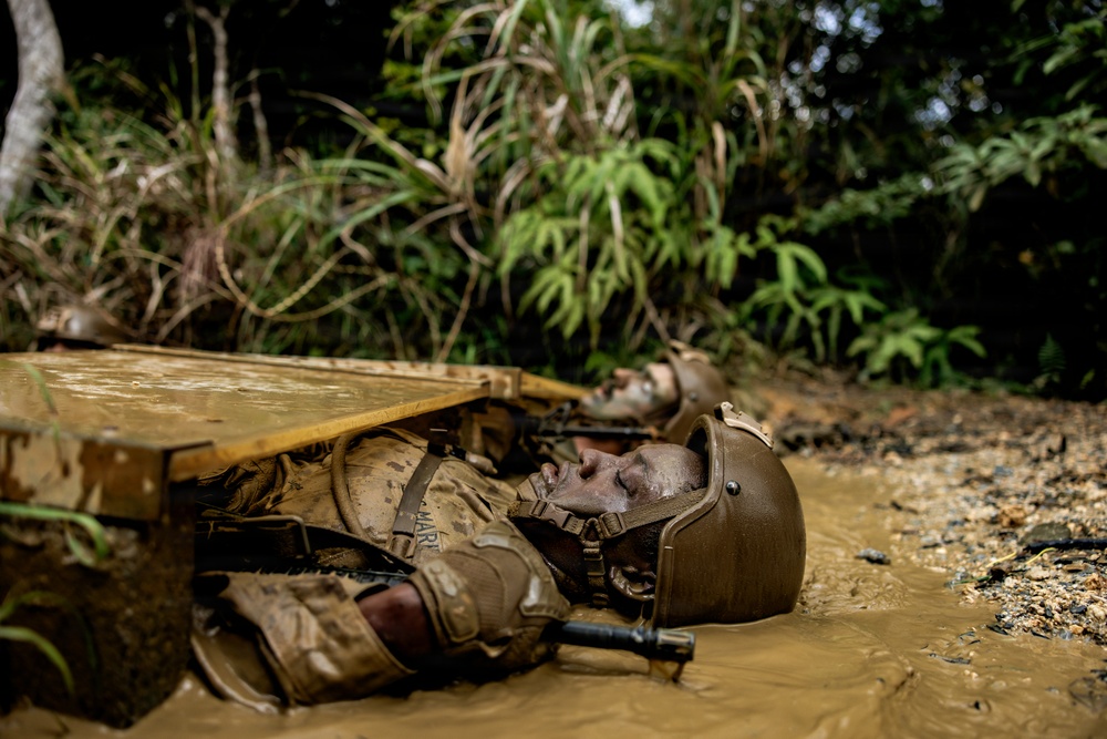 7th Communication Battalion Marines conduct jungle endurance obstacles at Jungle Warfare Training Center