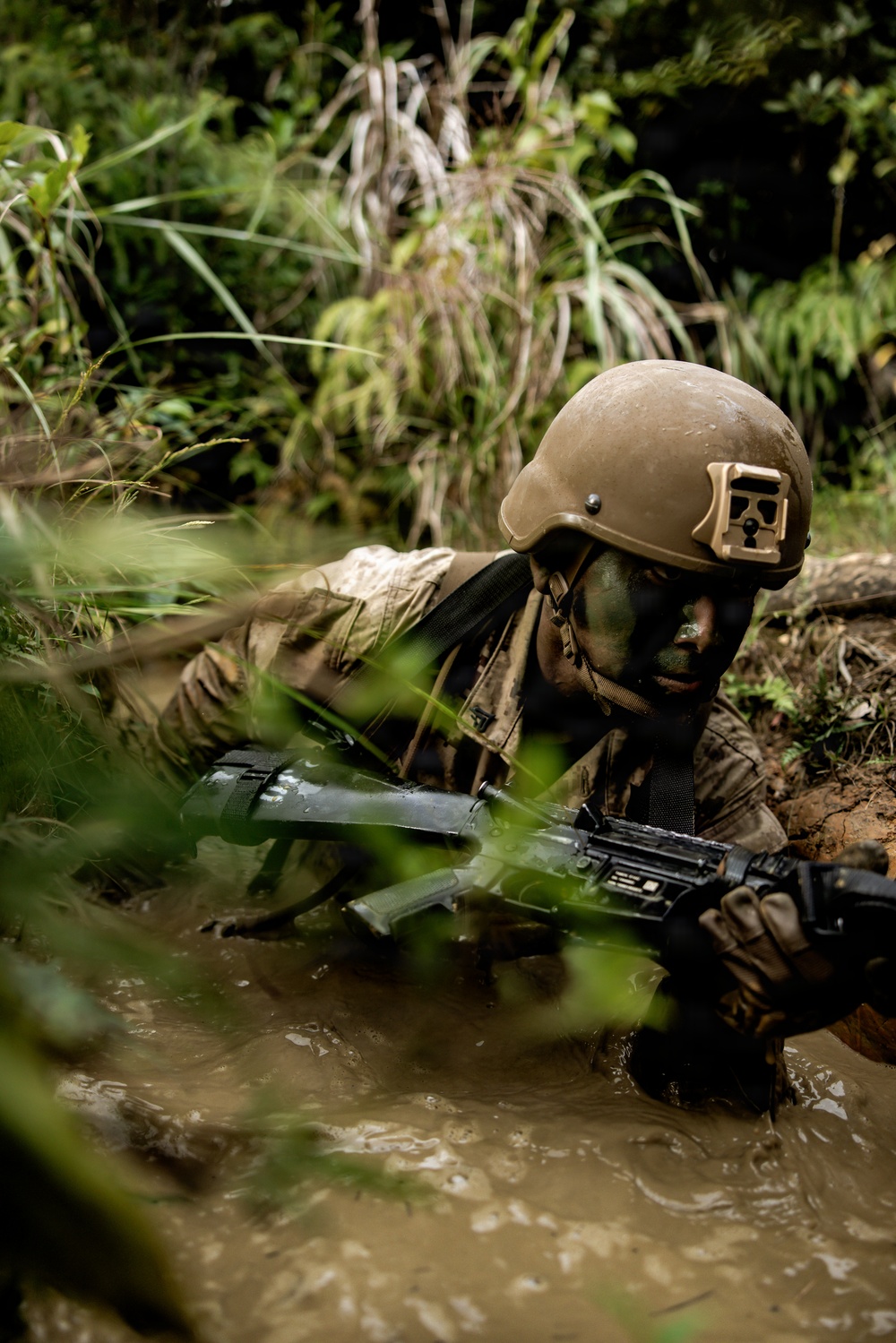 7th Communication Battalion Marines conduct jungle endurance obstacles at Jungle Warfare Training Center