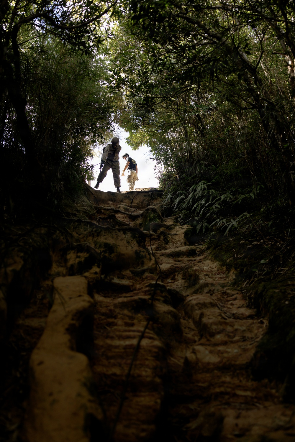 7th Communication Battalion Marines conduct jungle endurance obstacles at Jungle Warfare Training Center