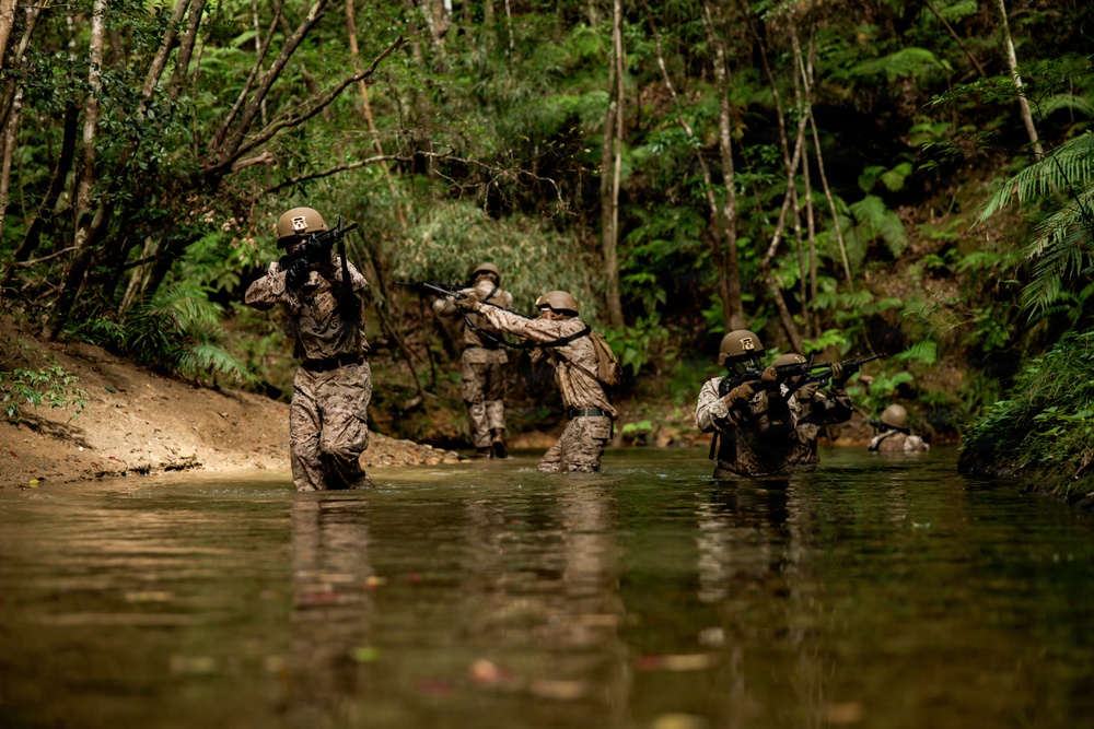 7th Communication Battalion Marines conduct jungle endurance obstacles at Jungle Warfare Training Center