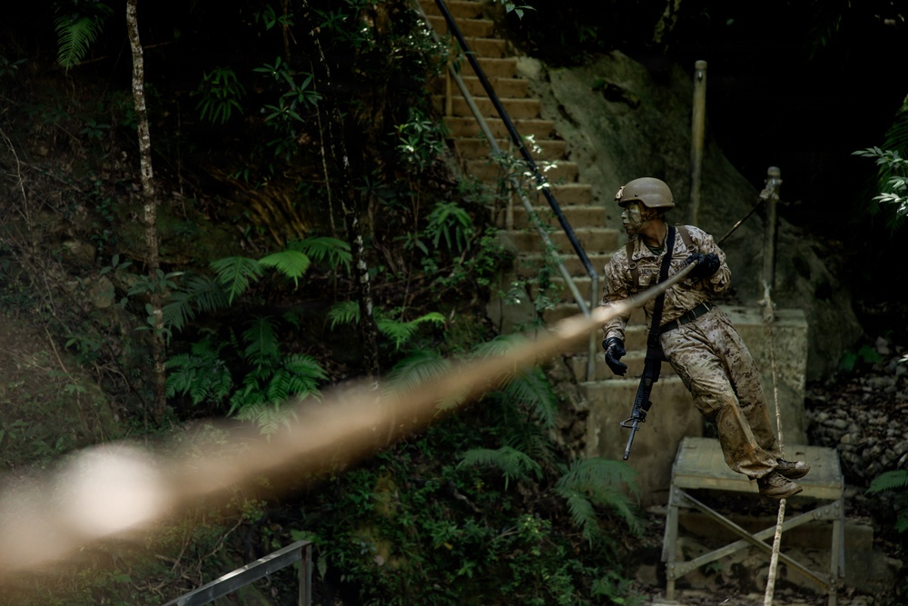 7th Communication Battalion Marines conduct jungle endurance obstacles at Jungle Warfare Training Center