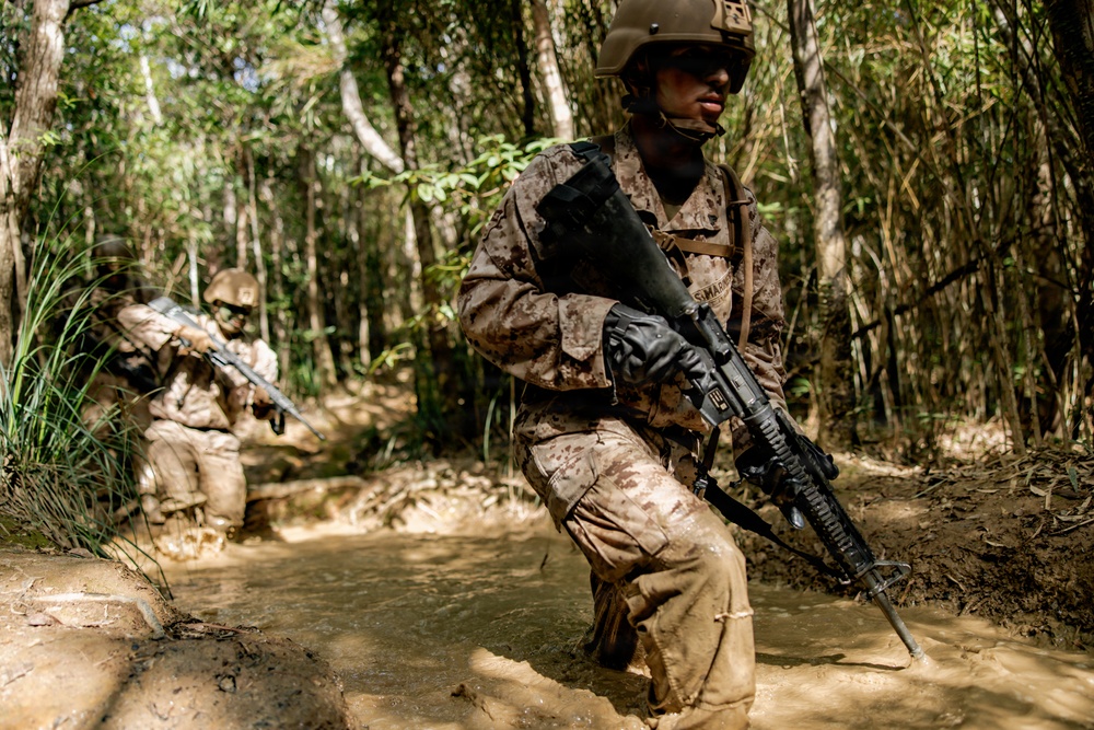 7th Communication Battalion Marines conduct jungle endurance obstacles at Jungle Warfare Training Center