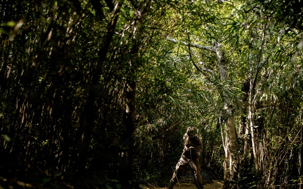 7th Communication Battalion Marines conduct jungle endurance obstacles at Jungle Warfare Training Center