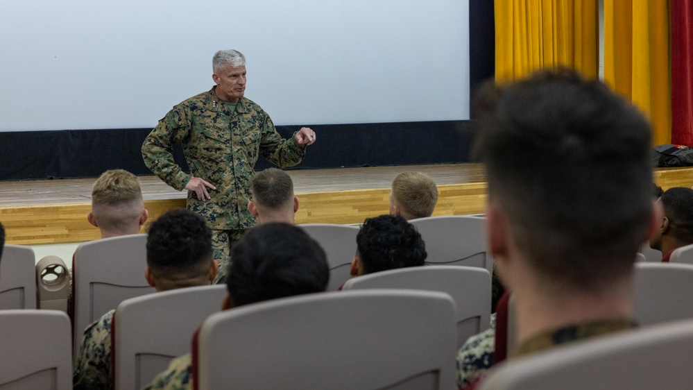 III Marine Expeditionary Force Commanding General holds farewell ceremony for outbound reservists