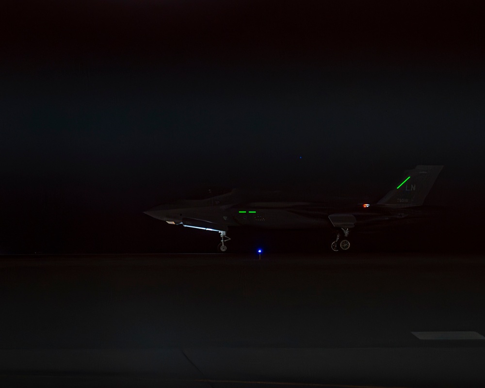 F-35A Demonstration Team Arrives at Dubai Airshow